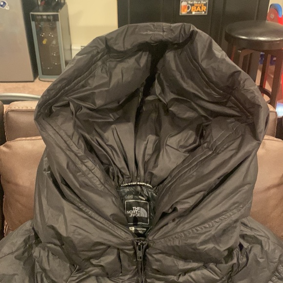 The North Face LIKE NEW CONDITION puffer jacket - Picture 3 of 6